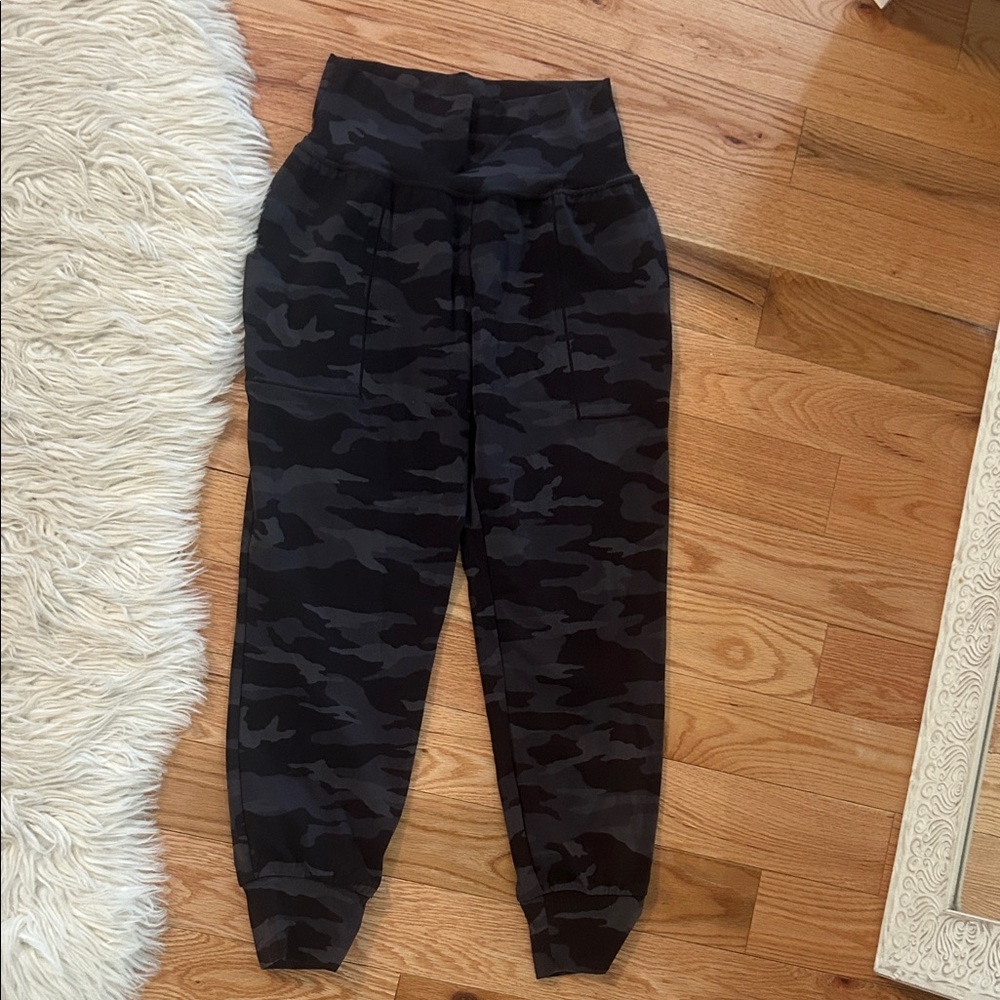 Athleta Kids Black Camouflage Joggers